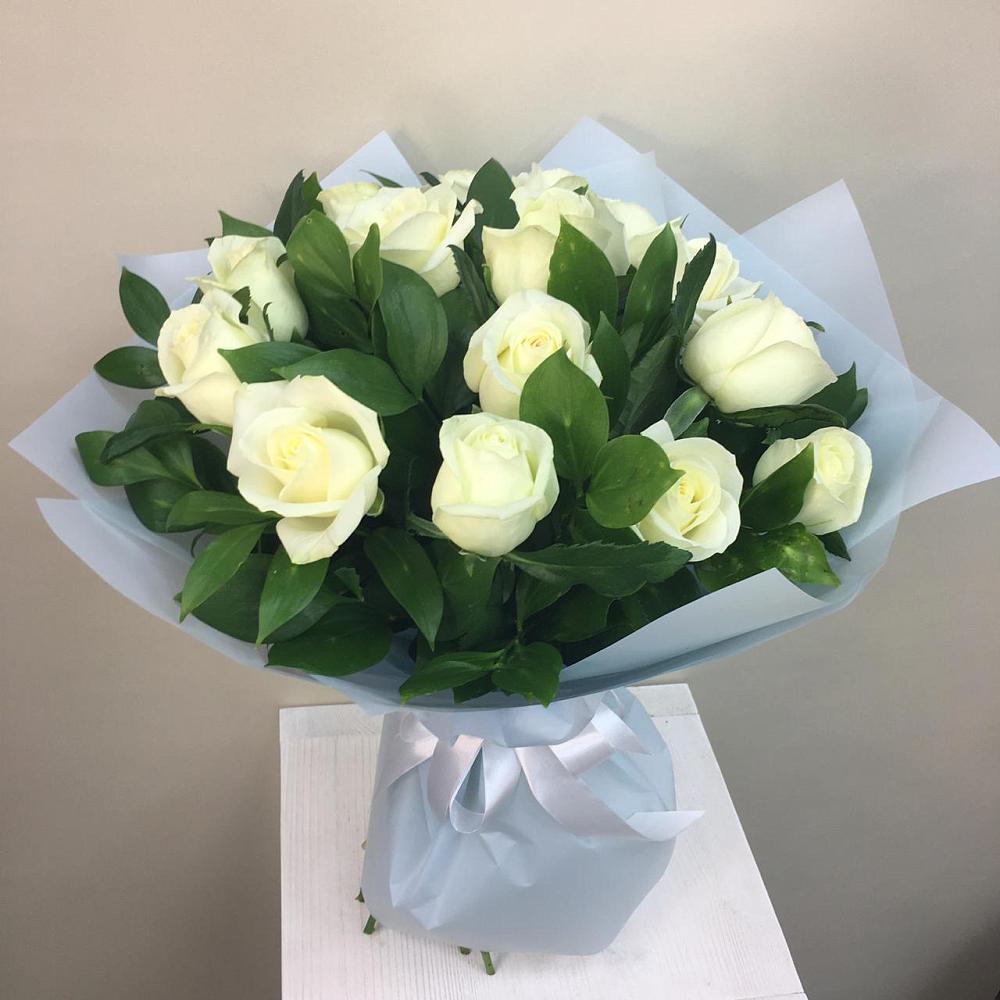 Букет 15 Белых роз Проуд в Лукино
