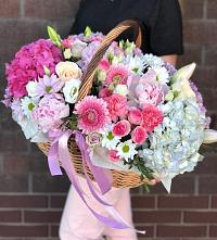Композиция солнечный день в Лукино Цветочная композиция из Розы, Хризантемы, Пионы и Лизиантусы в корзине в Лукино