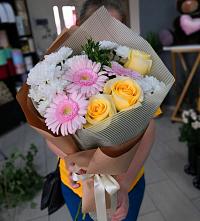 Букет цветов из:  Герберы, Розы и Хризантемы в Лукино