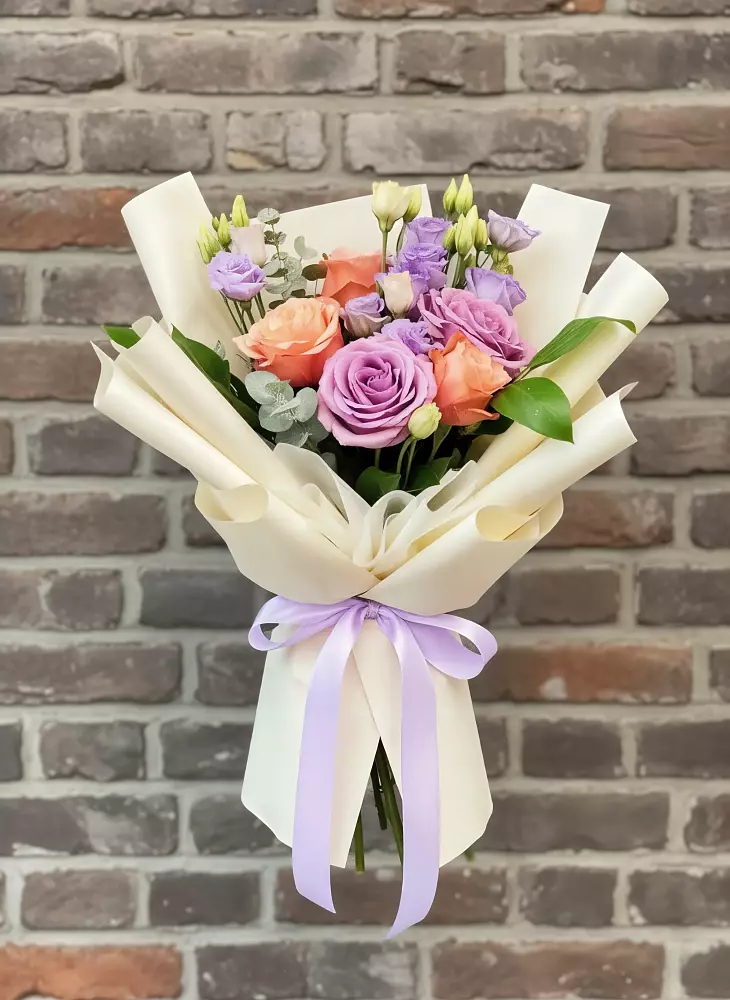 Букет цветов из: Лизиантусы и Розы в Лукино