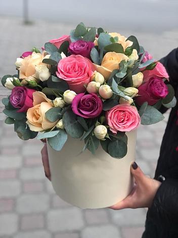 Цветочная композиция из Розы в шляпной коробке в Лукино