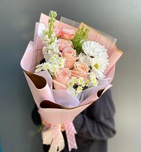 Букет цветов из:  Хризантемы и Розы в Лукино
