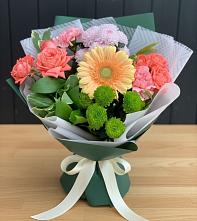 Букет цветов из:  Гвоздики, Розы, Герберы и Хризантемы в Лукино