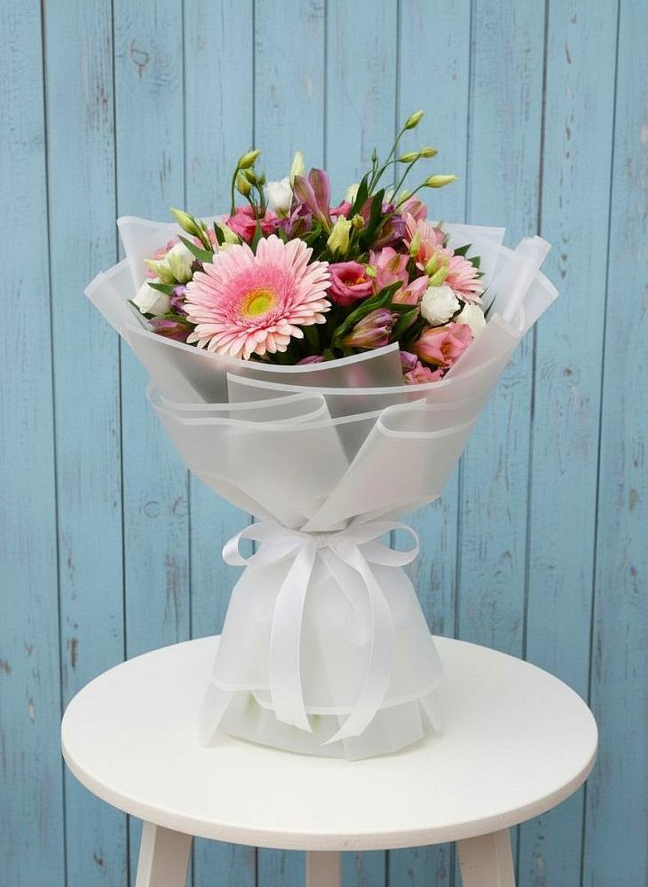 Букет цветов из: Герберы, Альстромерии и Лизиантусы в Лукино