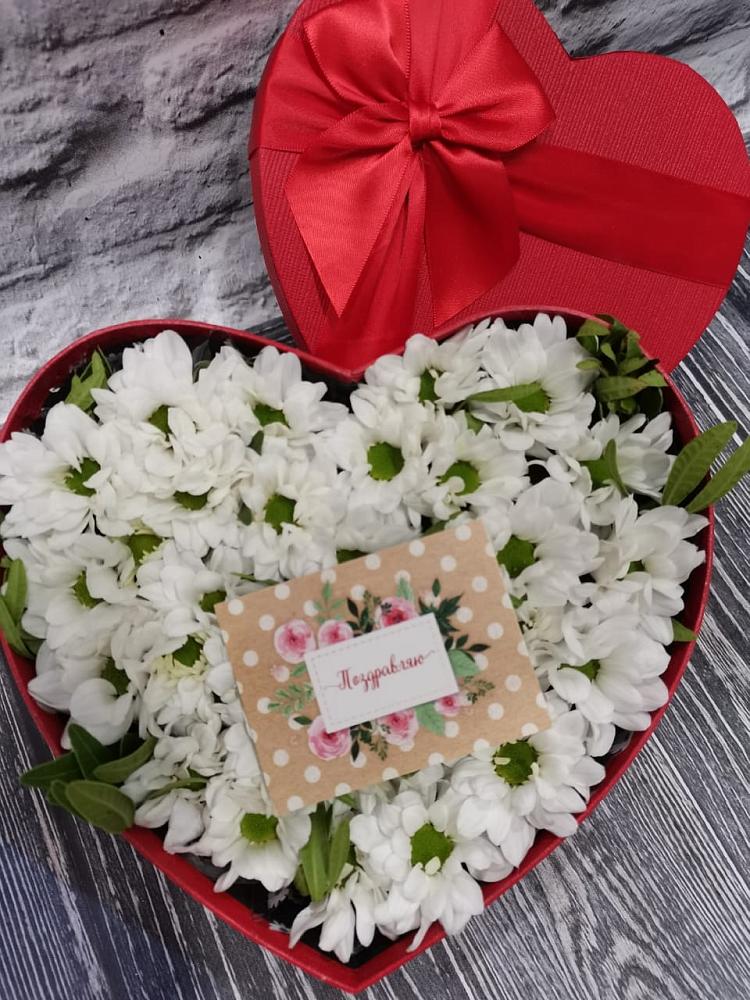 Цветочная композиция из Хризантемы в виде сердца в Лукино