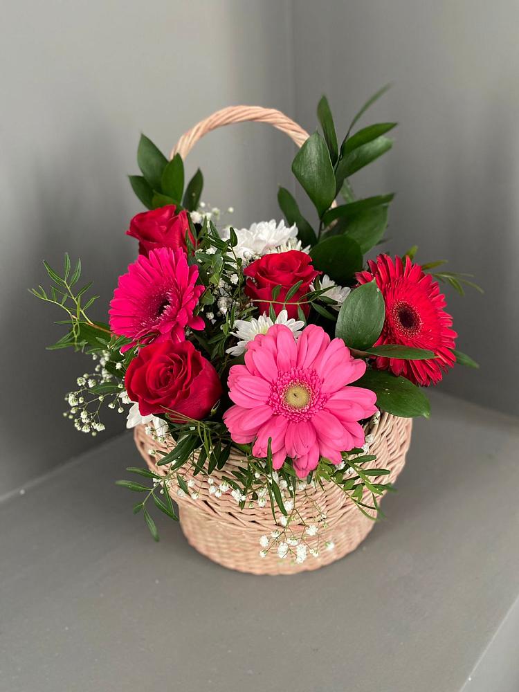 Цветочная композиция из Розы, Хризантемы и Герберы в корзине в Лукино