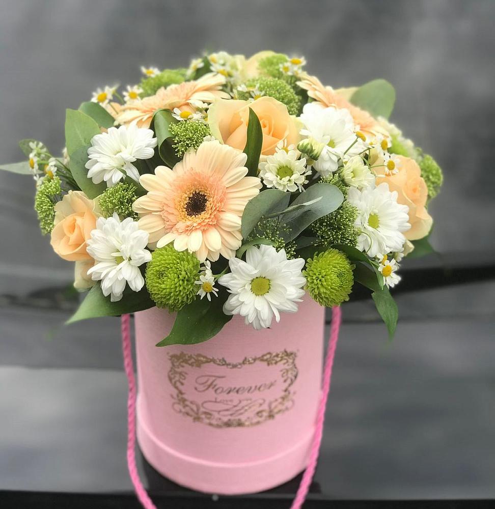 Цветочная композиция из Розы, Герберы и Хризантемы в шляпной коробке в Лукино