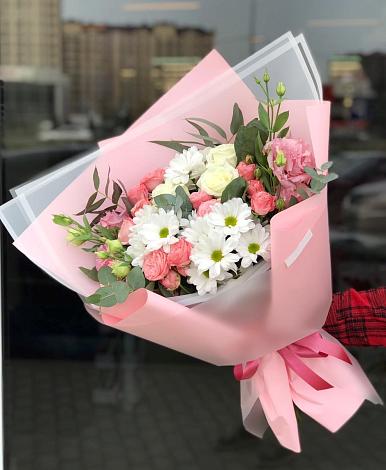 Букет цветов из: Розы, Лизиантусы и Хризантемы в Лукино